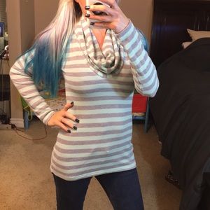 great cond Splendid cowl neck shirt